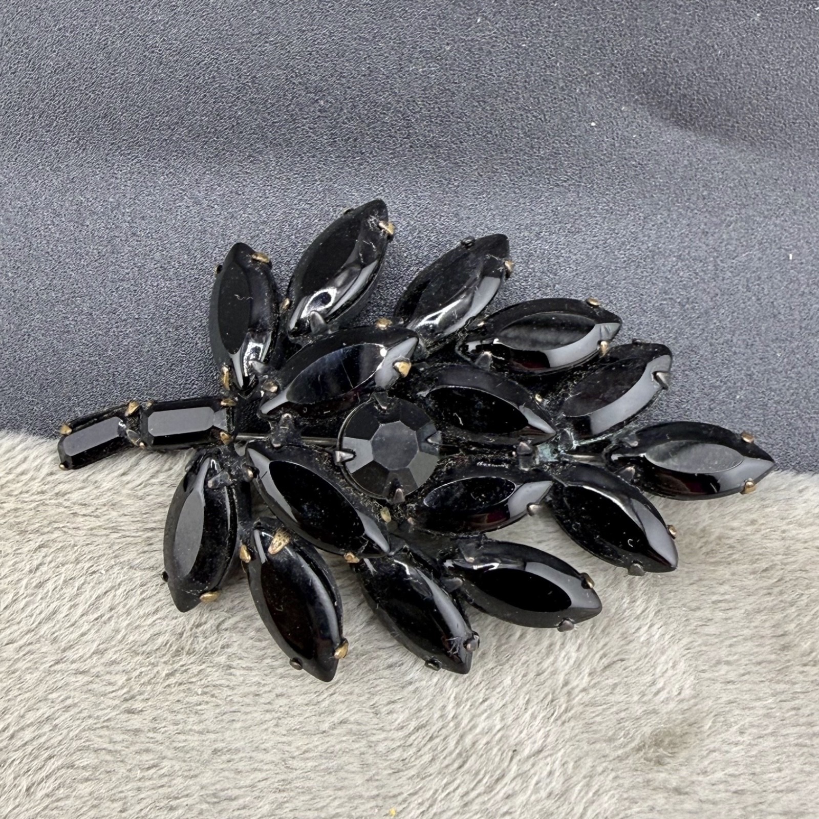Vintage Regency Brooch Black Enamel Black Rhinestone Japanned 80$